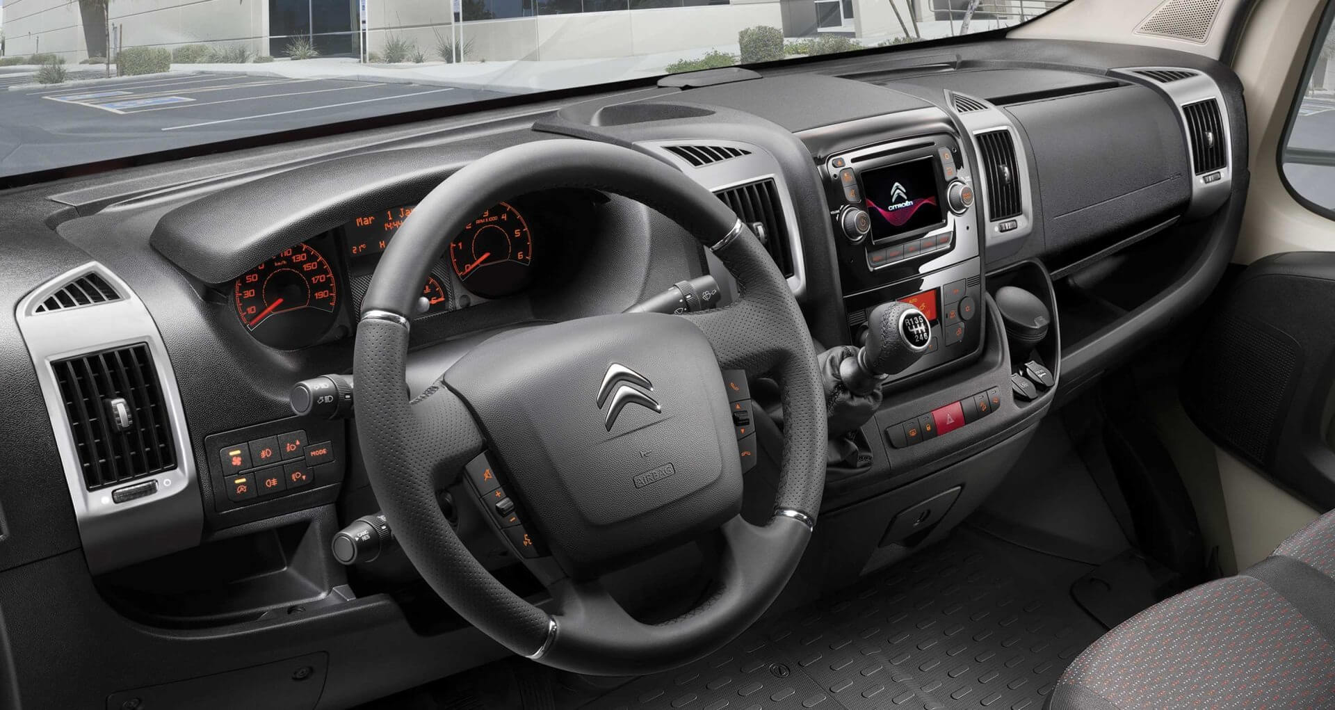 Citroen_Jumper_2019_tableaude_bord_dashboard_2880_1531-1920x1021_2_11zon.jpg